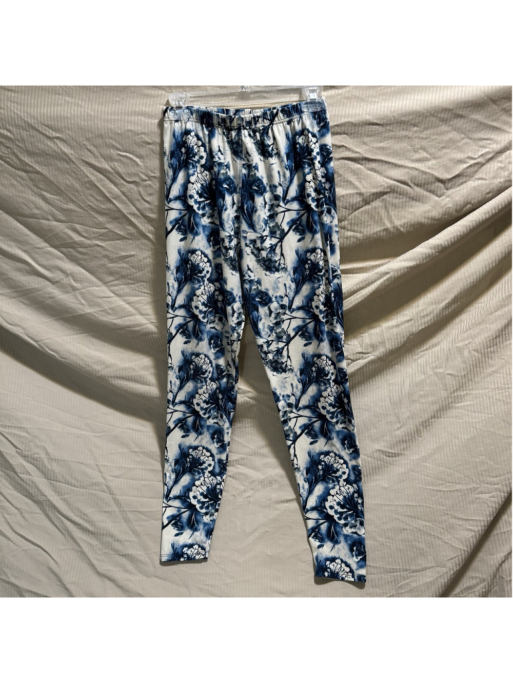 Leggings Depot Blue and White Floral Pattern Size Plus. One Size Fits Polyester